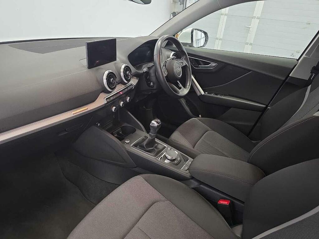Audi Q2 Sport 30 Tfsi 110 Ps 6-Speed White #2