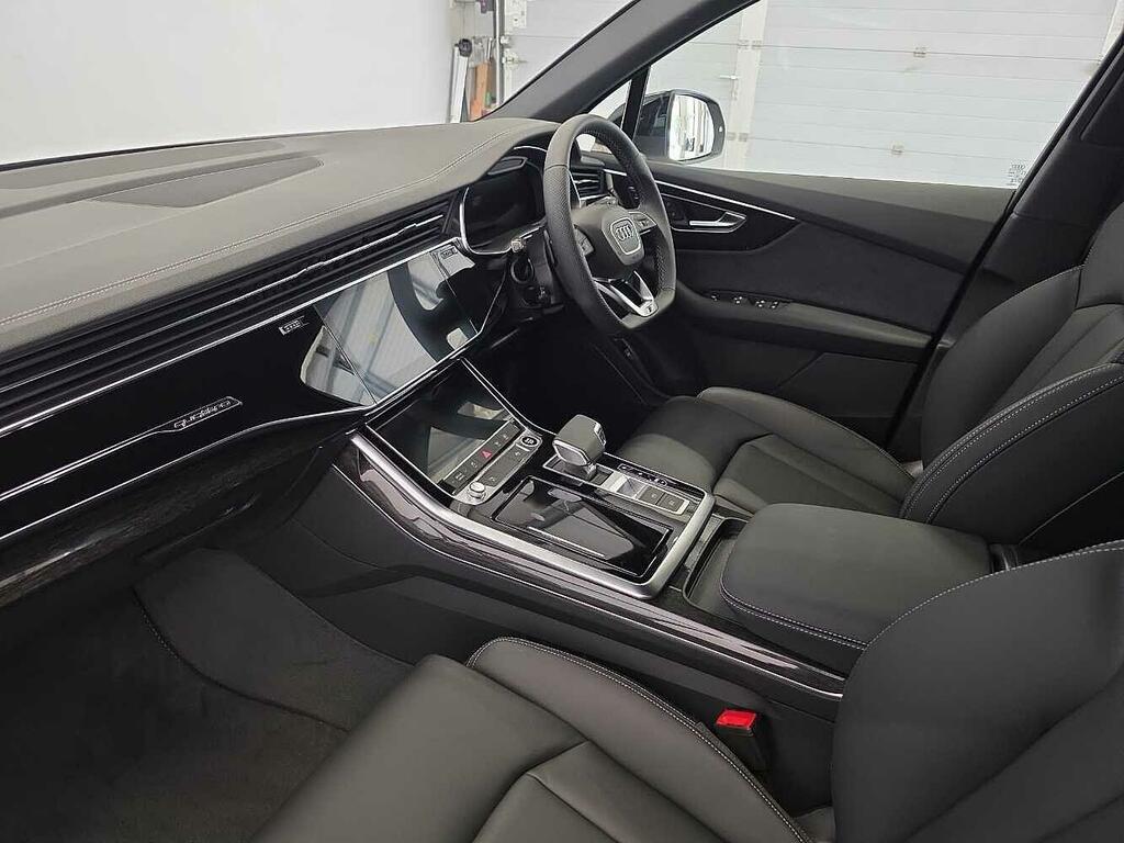 Audi Q7 Suv Black Edition Tdi Quattro 231 Ps Tiptronic White #2