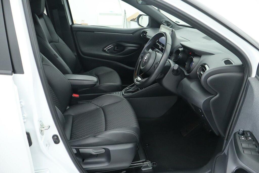 Toyota Yaris 1.5 Hybrid Icon Cvt Brown #11