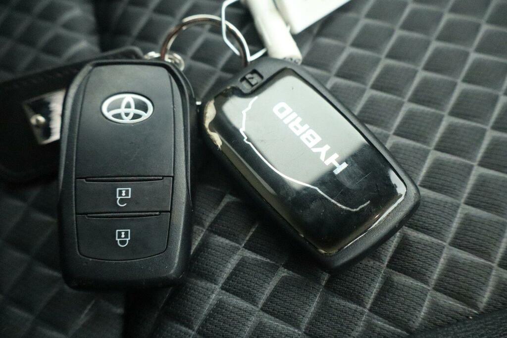 Toyota Yaris 1.5 Hybrid Icon Cvt Brown #21