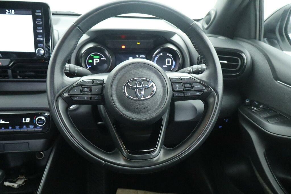Toyota Yaris 1.5 Hybrid Icon Cvt Brown #9