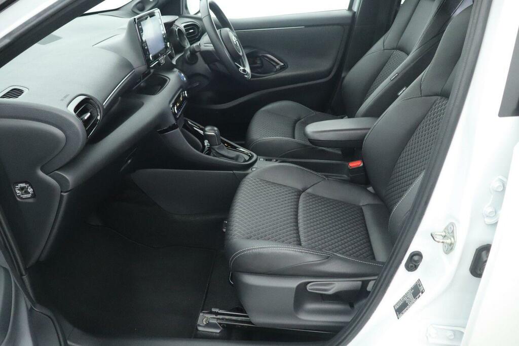 Toyota Yaris 1.5 Vvt-h Dynamic E-cvt Euro 6 Ss White #5