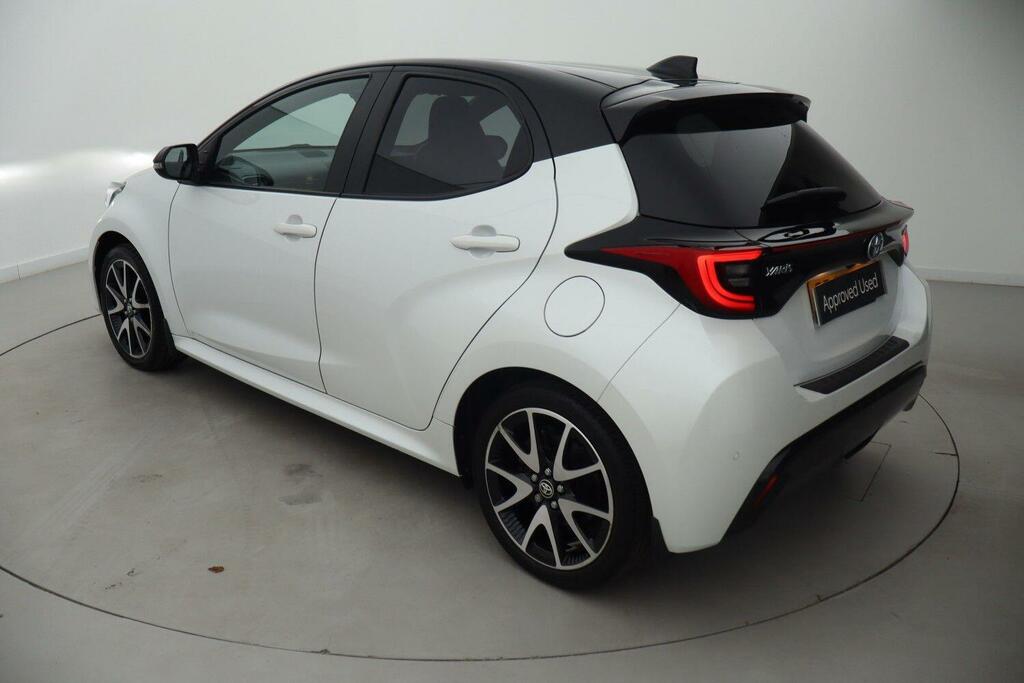 Toyota Yaris 1.5 Vvt-h Dynamic E-cvt Euro 6 Ss White #4