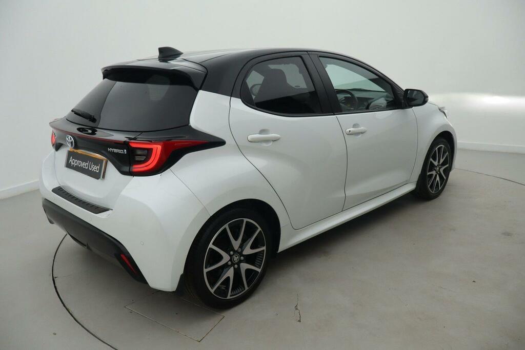 Toyota Yaris 1.5 Vvt-h Dynamic E-cvt Euro 6 Ss White #2