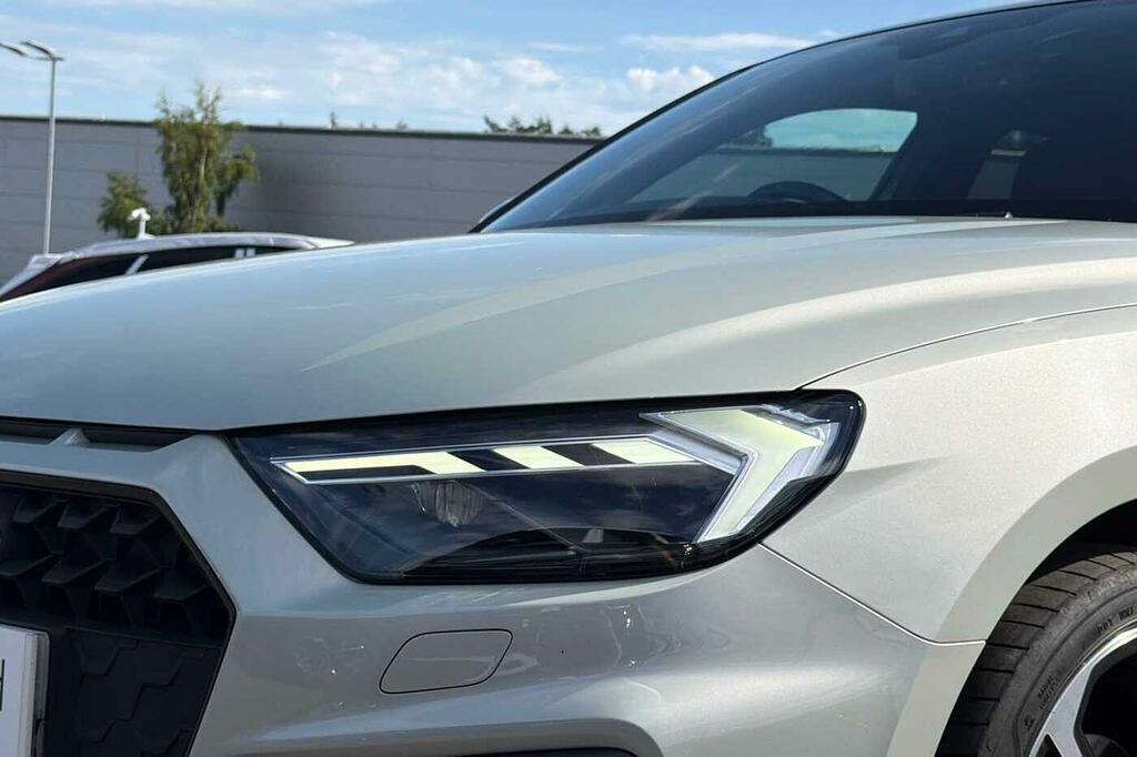 Audi A1 1.0 Tfsi 25 Sport Sportback 95 White #18