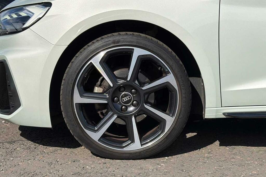 Audi A1 1.0 Tfsi 25 Sport Sportback 95 White #14