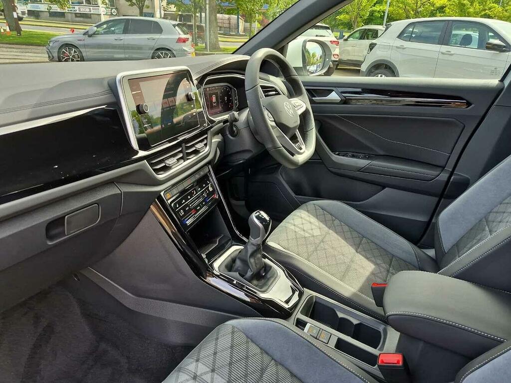 Volkswagen T-Roc R-line 1.5 Tsi 150Ps 6-Speed White #2