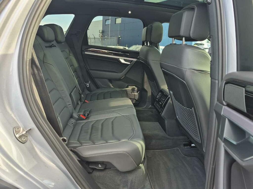 Volkswagen Touareg 3.0 Tdi V6 R-line Tiptronic 4Motion White #36