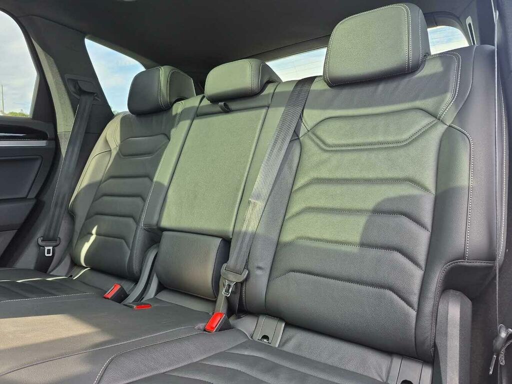 Volkswagen Touareg 3.0 Tdi V6 R-line Tiptronic 4Motion White #10