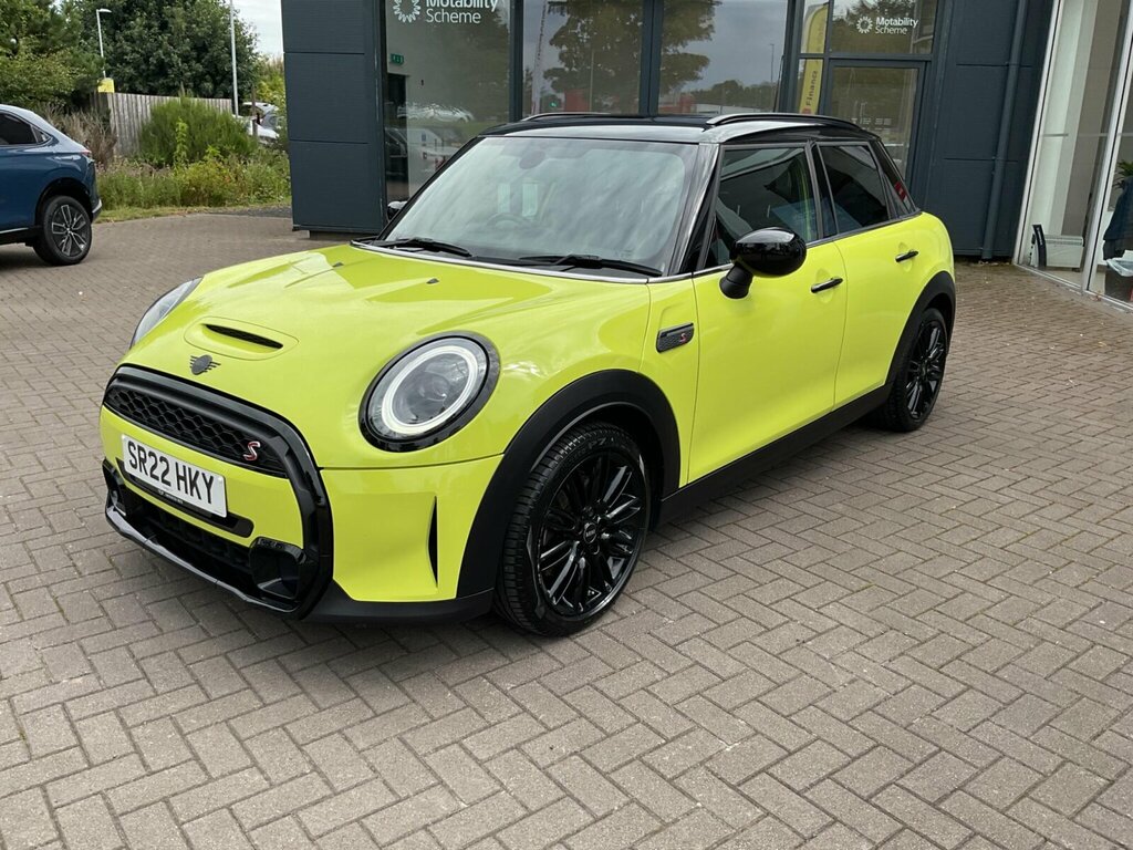 Mini Hatch 2.0 Cooper S Exclusive Steptronic Euro 6 Ss SR22HKY Yellow #3