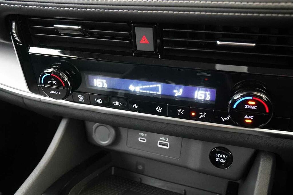 Nissan X-Trail Nissan X-trail 1.5 Dig-t Mhev Acenta Premium Suv 5 Black #26