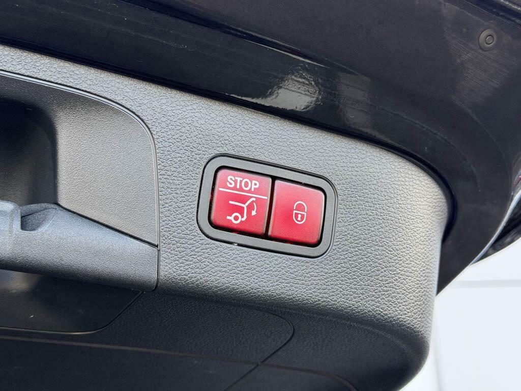 Mercedes-Benz EQC 400 300Kw Amg Line Premium 80Kwh 2023 Black #15