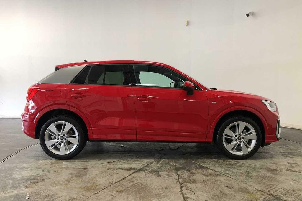 Audi Q2 S Line 35 Tfsi 150 Ps 6-Speed Red #4