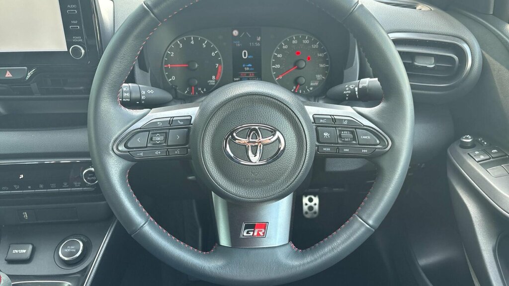 Toyota Yaris 1.5 Vvt-h Icon E-cvt Euro 6 S S White #23