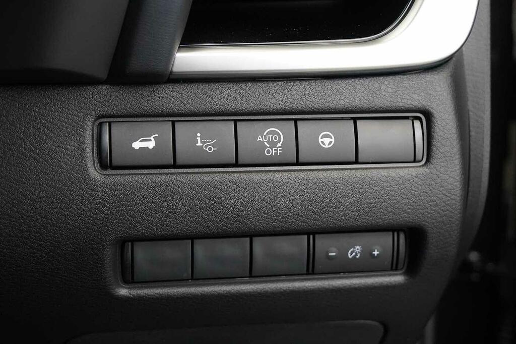 Nissan Qashqai 1.3 Dig-t Mh 158 Tekna X-tronic With Glass Ro White #36