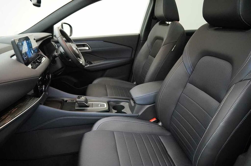 Nissan Qashqai 1.3 Dig-t Mh 158 Tekna X-tronic With Glass Ro White #17