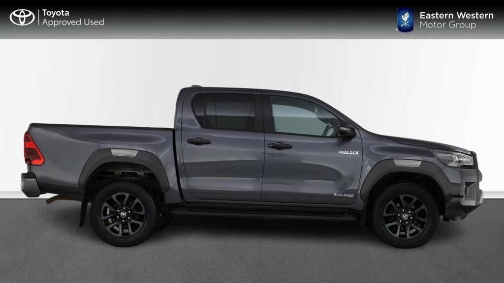 Toyota HILUX Pickup Black #23