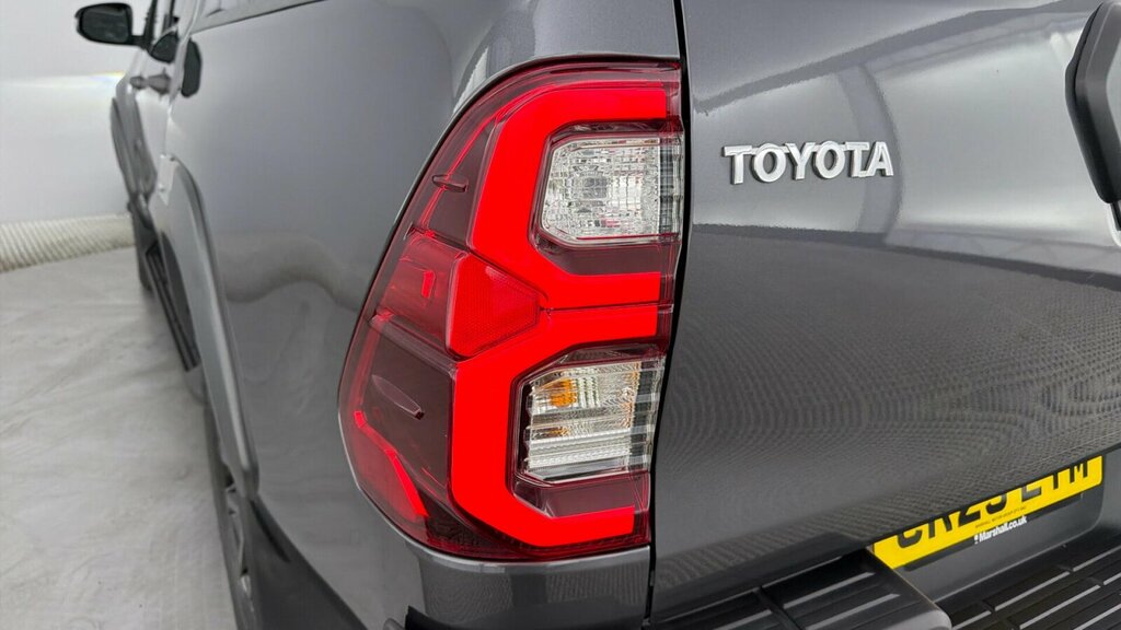 Toyota HILUX Pickup Black #21