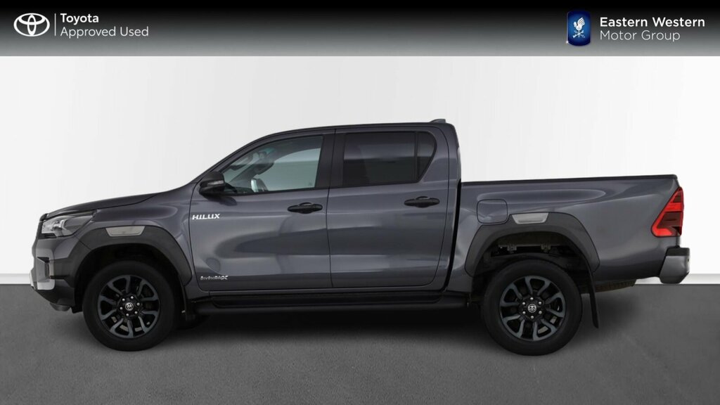 Toyota HILUX Pickup Black #24