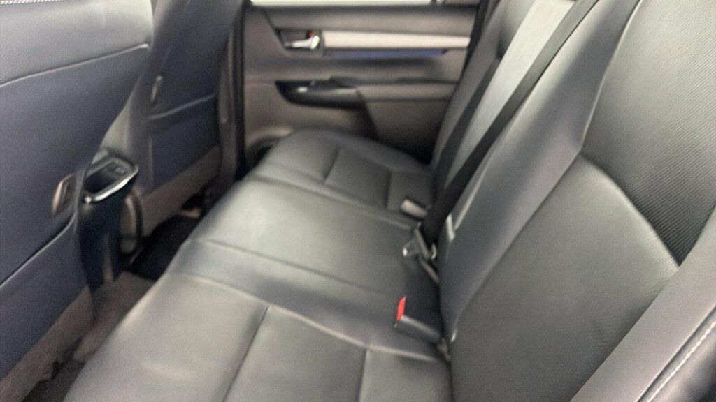 Toyota HILUX Pickup Black #15