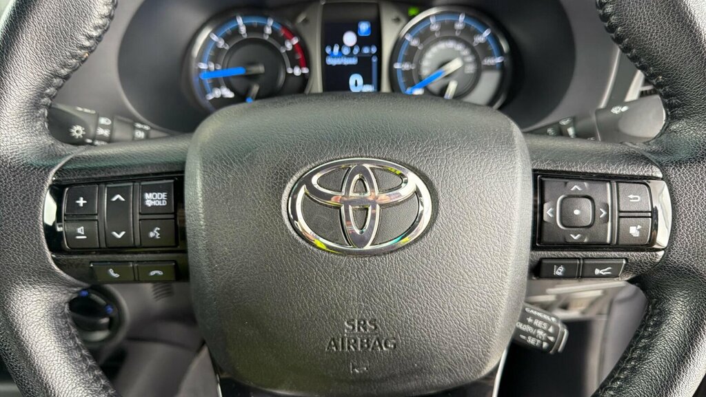 Toyota HILUX Pickup Black #10