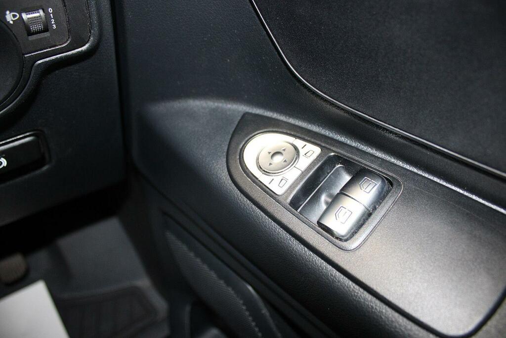 Mercedes-Benz eVito 150Kw 100Kwh Premium 9-Seater Silver #29
