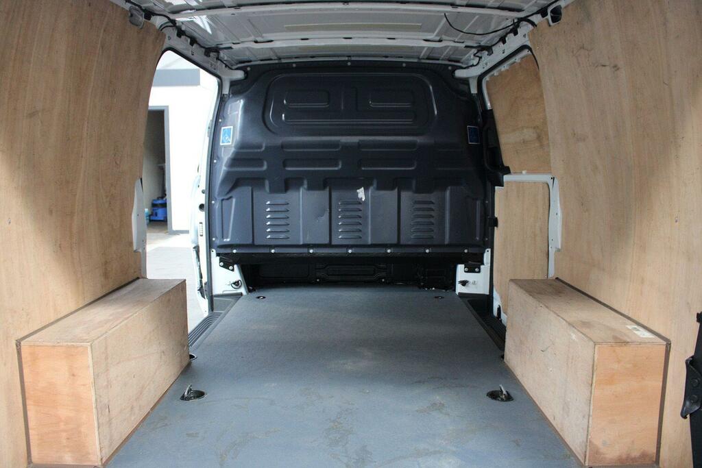 Mercedes-Benz eVito 150Kw 100Kwh Premium 9-Seater Silver #12