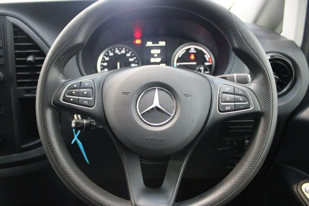 Mercedes-Benz eVito 150Kw 100Kwh Premium 9-Seater Silver #24