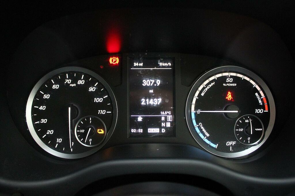 Mercedes-Benz eVito 150Kw 100Kwh Premium 9-Seater Silver #15