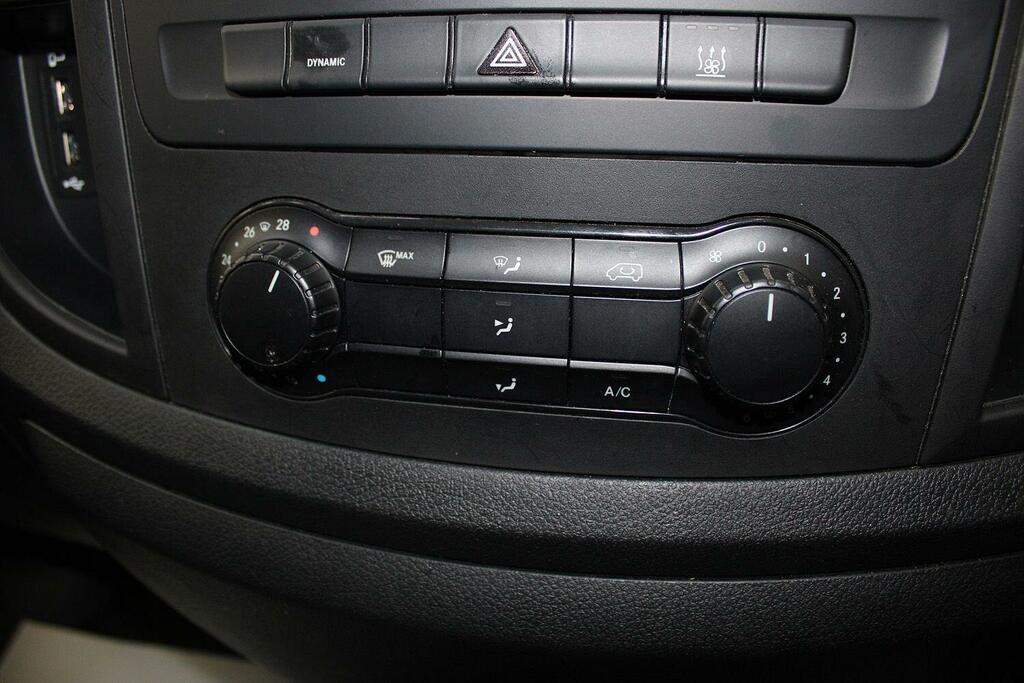 Mercedes-Benz eVito 150Kw 100Kwh Premium 9-Seater Silver #32