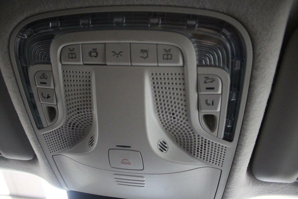 Mercedes-Benz eVito 150Kw 100Kwh Premium 9-Seater Silver #34