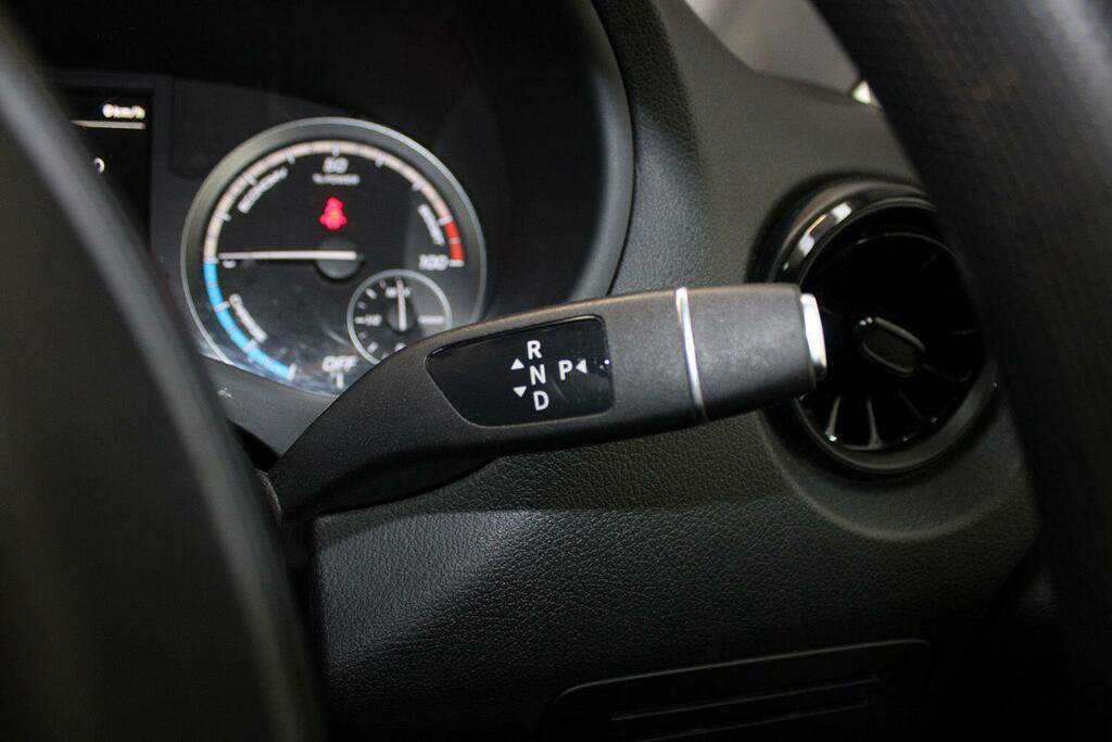 Mercedes-Benz eVito 150Kw 100Kwh Premium 9-Seater Silver #28