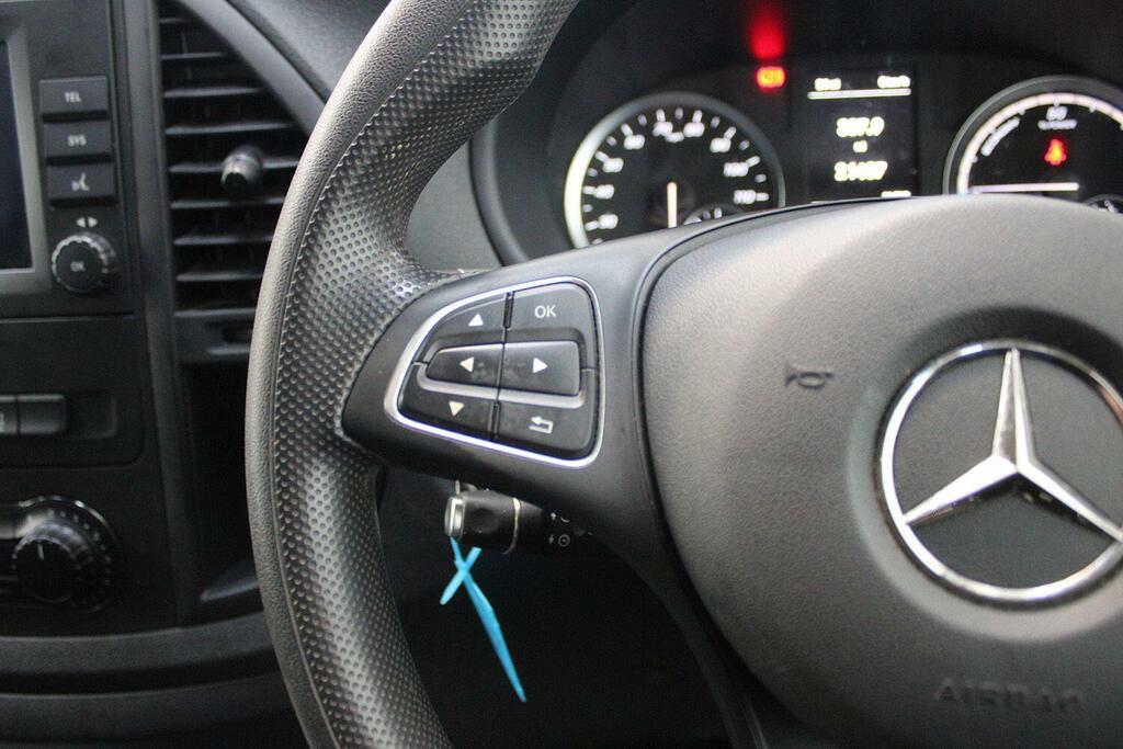 Mercedes-Benz eVito 150Kw 100Kwh Premium 9-Seater Silver #22