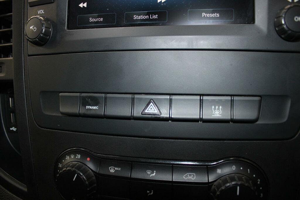Mercedes-Benz eVito 150Kw 100Kwh Premium 9-Seater Silver #33