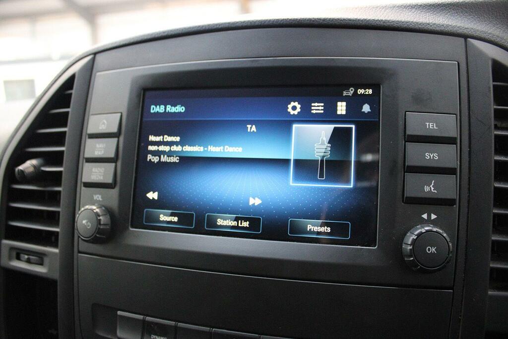 Mercedes-Benz eVito 150Kw 100Kwh Premium 9-Seater Silver #18