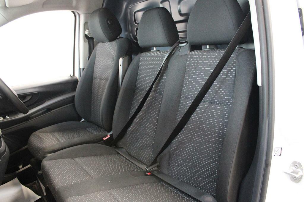 Mercedes-Benz eVito 150Kw 100Kwh Premium 9-Seater Silver #26