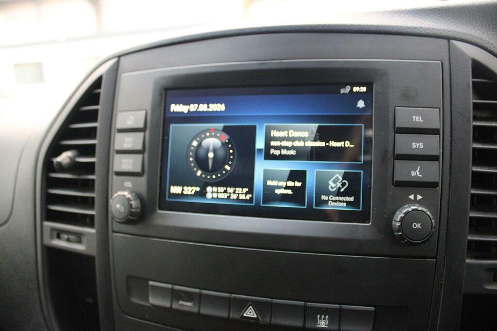 Mercedes-Benz eVito 150Kw 100Kwh Premium 9-Seater Silver #17
