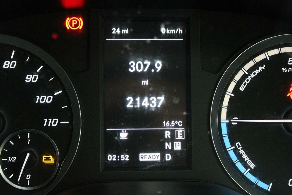 Mercedes-Benz eVito 150Kw 100Kwh Premium 9-Seater Silver #14