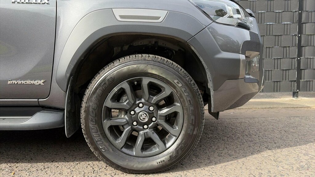 Toyota HILUX 2.8L Invincible X Grey #25