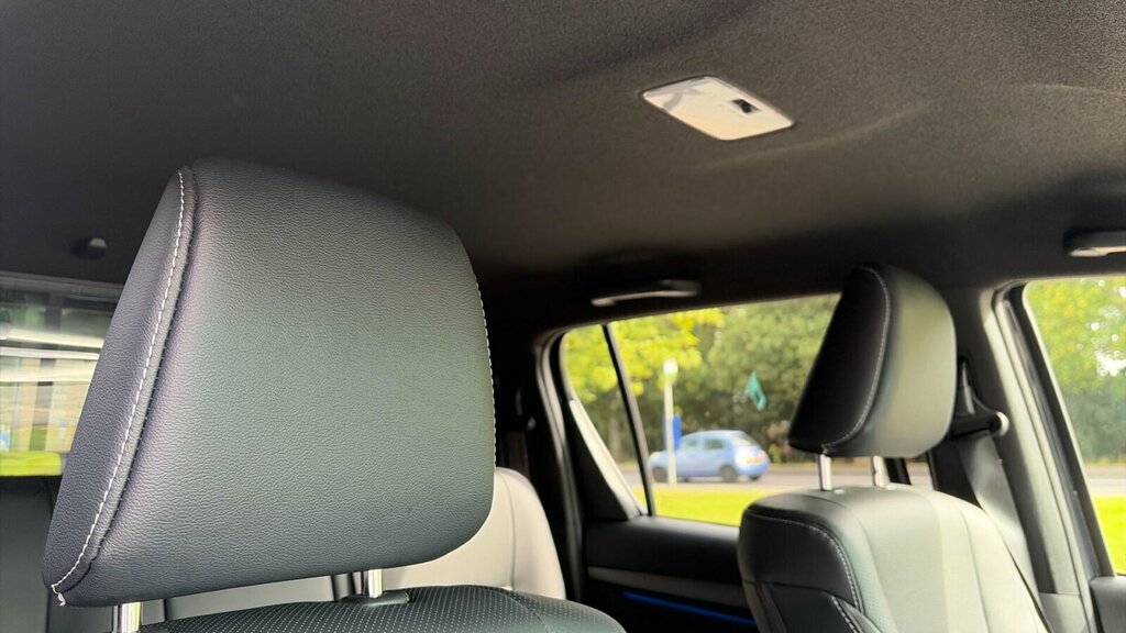 Toyota HILUX 2.8L Invincible X Grey #19