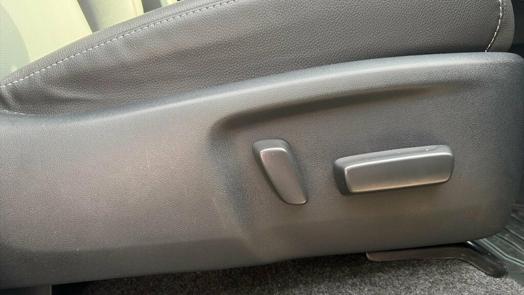 Toyota HILUX 2.8L Invincible X Grey #28
