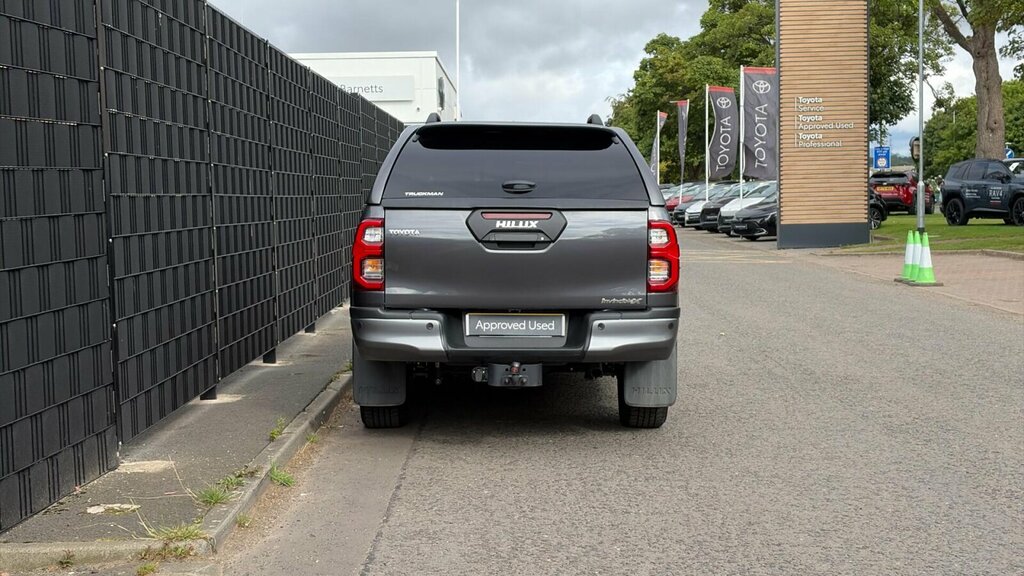 Toyota HILUX 2.8L Invincible X Grey #26