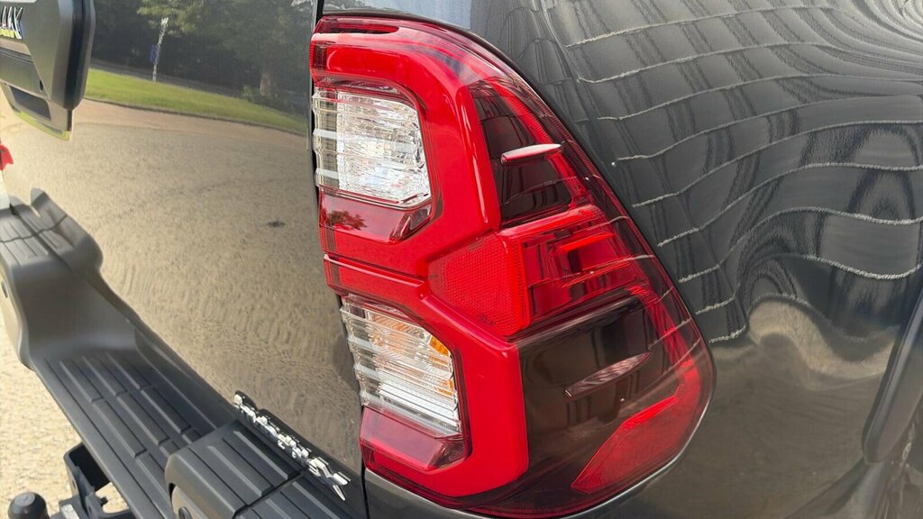 Toyota HILUX 2.8L Invincible X Grey #21