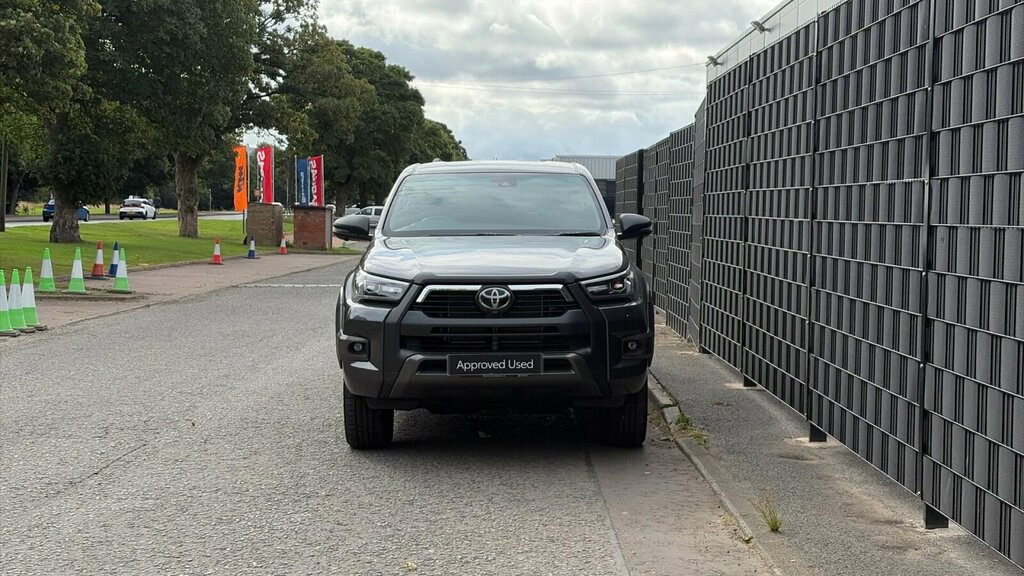 Toyota HILUX 2.8L Invincible X Grey #22