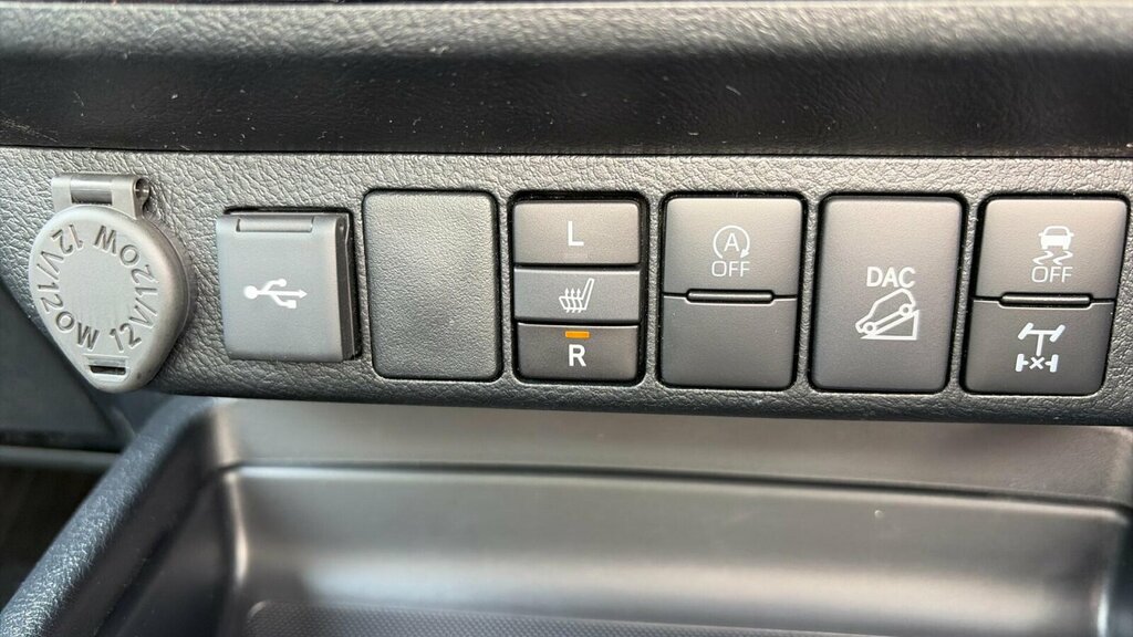 Toyota HILUX 2.8L Invincible X Grey #32