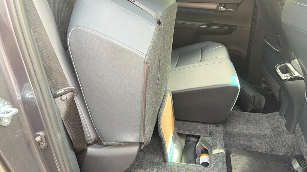 Toyota HILUX 2.8L Invincible X Grey #18