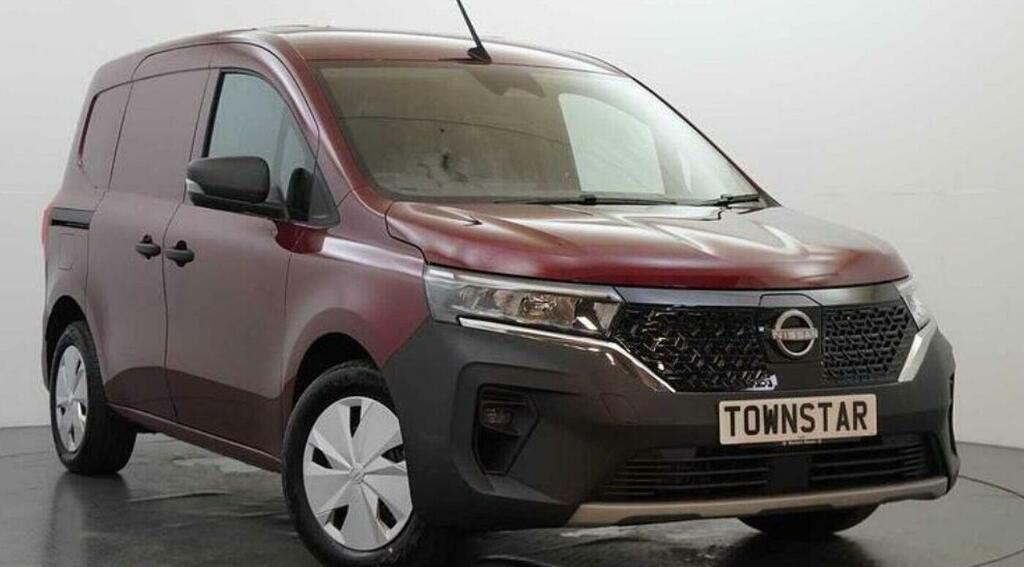 Nissan TOWNSTAR 90Kw Acenta Van 45Kwh Red