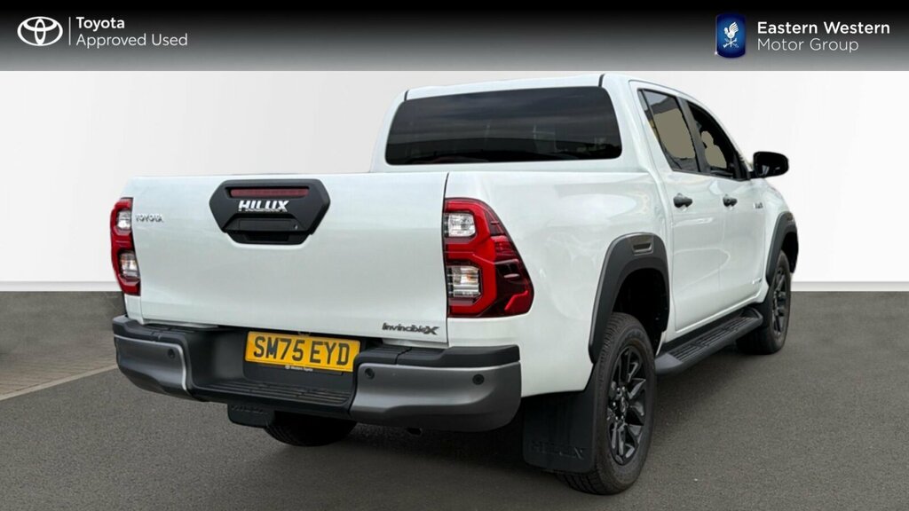 Toyota HILUX 2.8 D-4d-h Invincible X 4Wd Euro 6 White #2