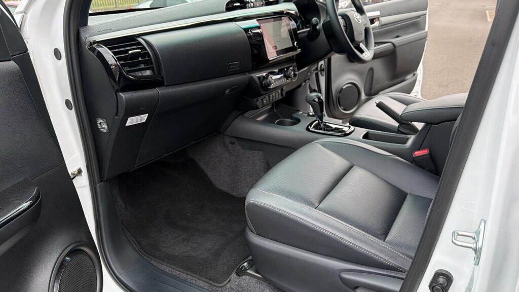 Toyota HILUX 2.8 D-4d-h Invincible X 4Wd Euro 6 White #5