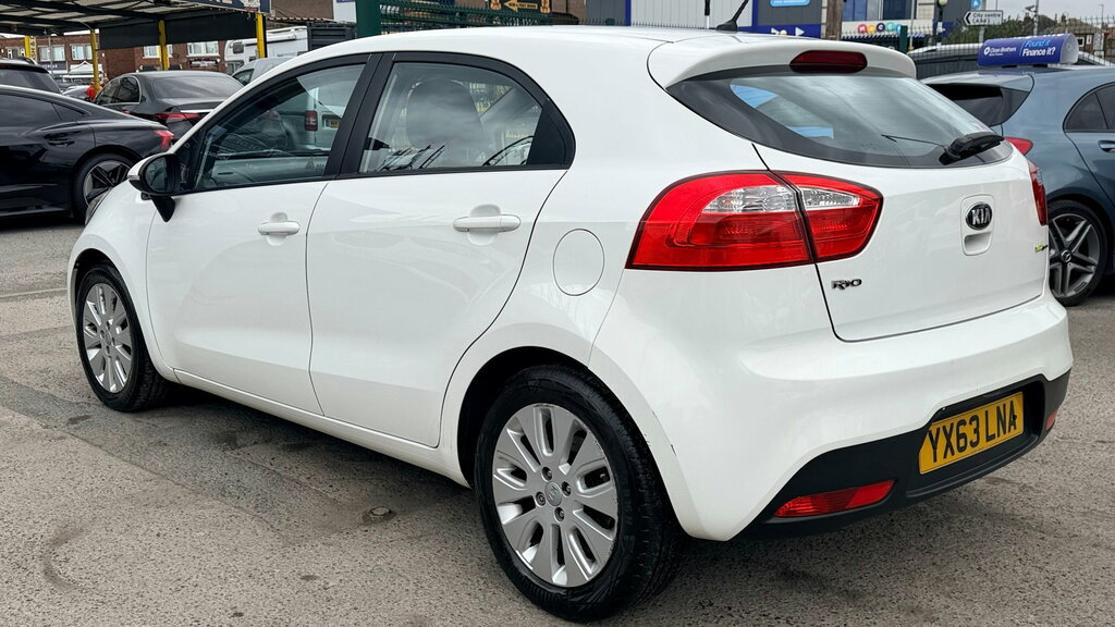 Kia RIO 1.4 Crdi Ecodynamics 2 Hatchback White #5
